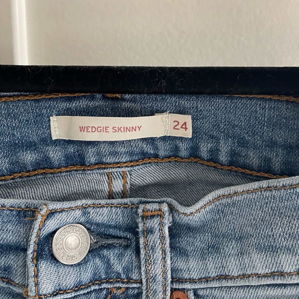 Levis Wedgie Skinny Jeans - Picture 4 of 5
